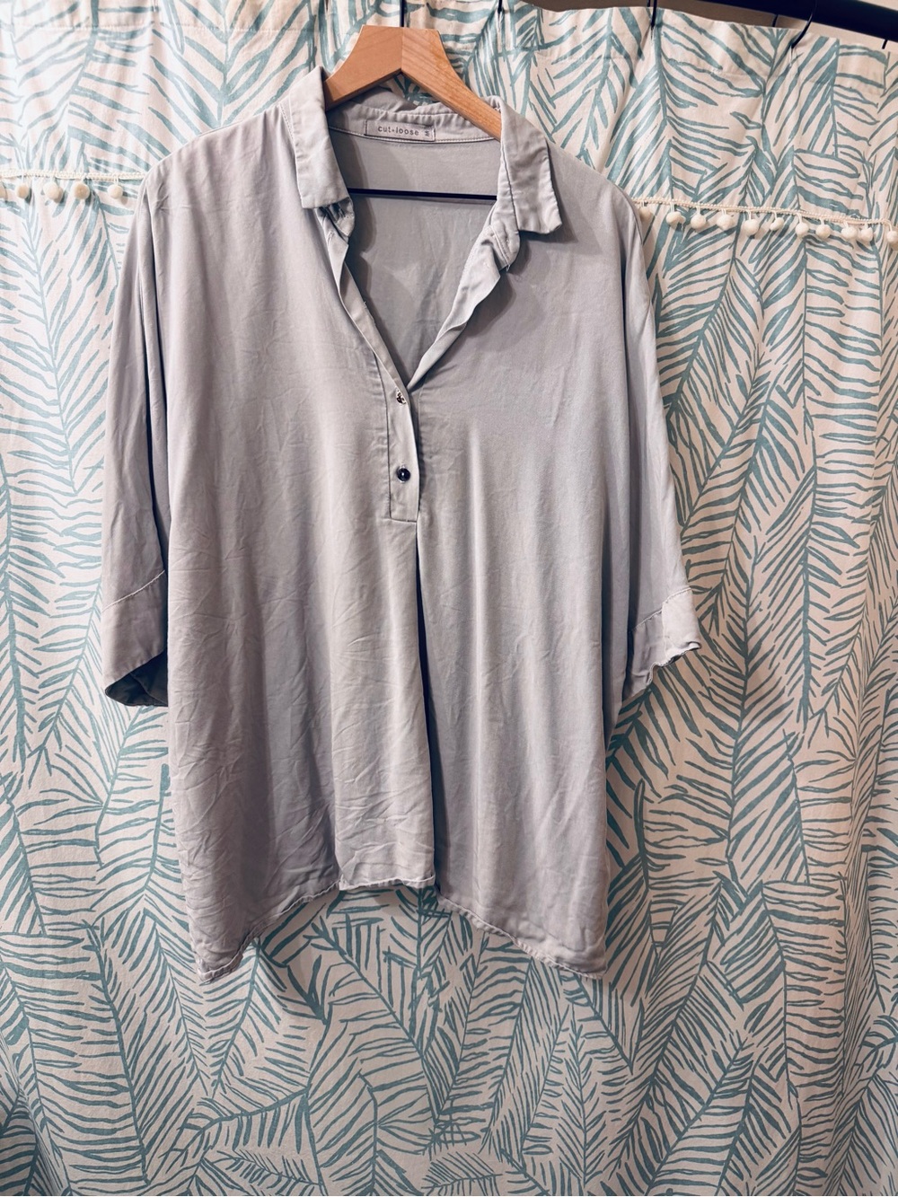 Cut Loose Light Grey/Blue Oversized Collared Shirt with Dolman Sleeves—EUC